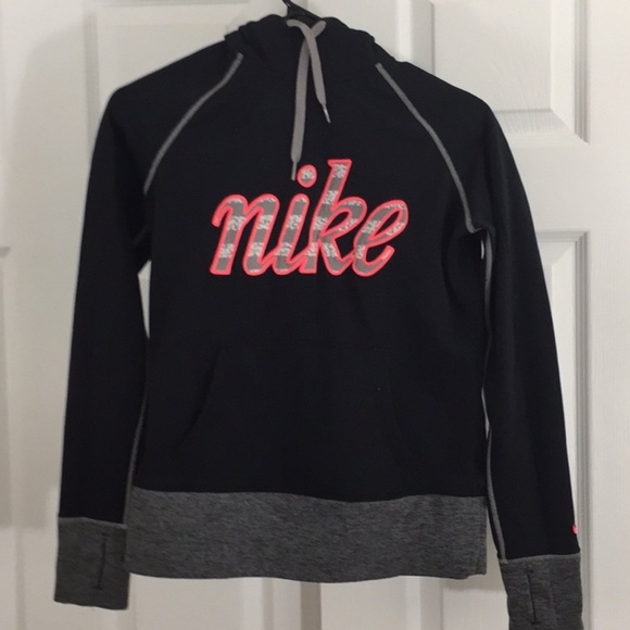 Nike Tops - Nike thermal fit hoodie